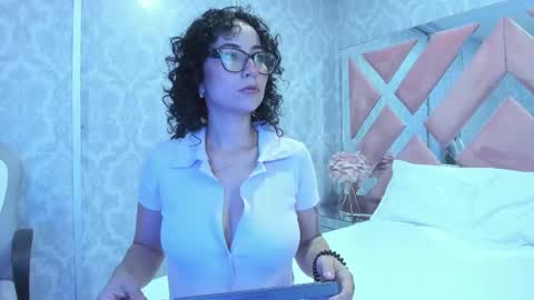 Sarah online show from November 16, 2025, 3:12 am