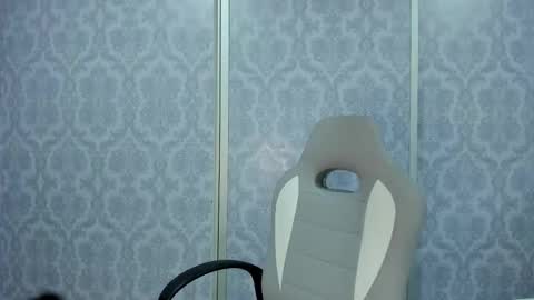 Sarah online show from November 18, 2025, 2:17 am