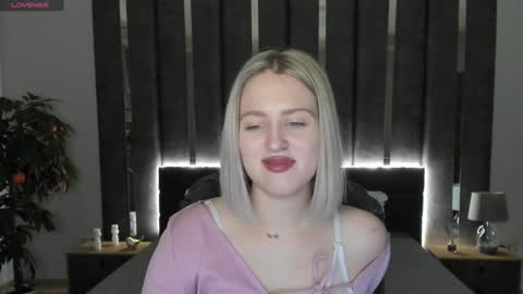 Snapshot of sarah_soul chatting on December 11, 2024, 1:26 am Sarah online show from December 11, 2024, 1:26 am