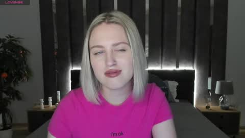 Snapshot of sarah_soul chatting on December 12, 2024, 1:10 am Sarah online show from December 12, 2024, 1:10 am