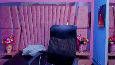 Snapshot of sarah_sweett_ chatting on December 18, 2024, 1:45 pm Sarah online show from December 18, 2024, 1:45 pm