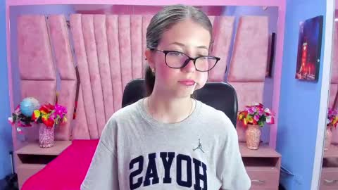 Snapshot of sarah_sweett_ chatting on October 7, 2025, 2:14 pm Sarah online show from October 7, 2025, 2:14 pm