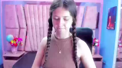 Snapshot of sarah_sweett_ chatting on October 18, 2025, 2:18 pm Sarah online show from October 18, 2025, 2:18 pm