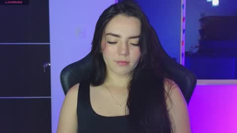 Snapshot of sarah_swtt chatting on October 5, 2025, 3:05 am - next broadcast 28 nov  7 pm Col online show from October 5, 2025, 3:05 am