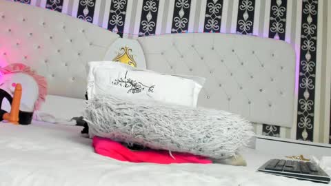 Sarah online show from March 11, 2025, 2:43 am