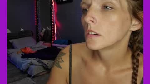 sarahdellisonn online show from July 26, 2026, 2:42 am