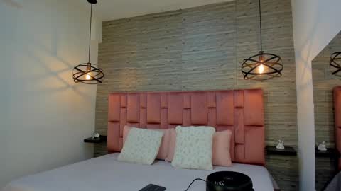 Sarah Deyvis online show from January 14, 2025, 8:15 pm