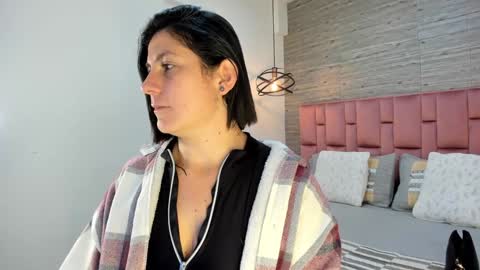 Sarah Deyvis online show from February 8, 2025, 2:16 pm