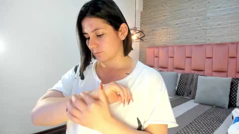 Sarah Deyvis online show from February 21, 2025, 7:32 pm