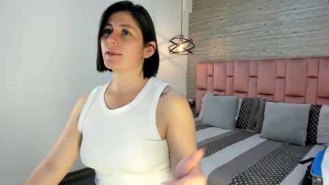 Sarah Deyvis online show from February 22, 2025, 2:08 pm