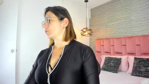 Sarah Deyvis online show from September 30, 2025, 3:39 pm