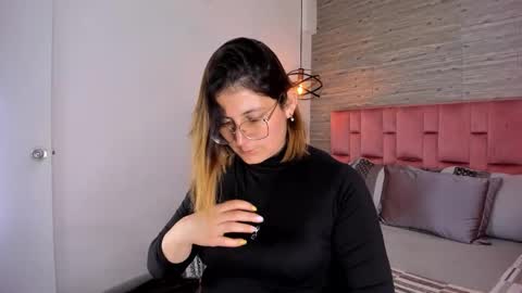 Sarah Deyvis online show from October 18, 2025, 4:52 pm