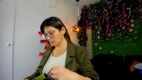 Sarah Deyvis online show from November 3, 2025, 3:57 pm