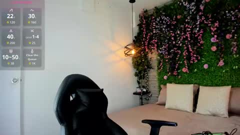 Sarah Deyvis online show from December 19, 2025, 2:46 pm