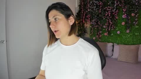 Sarah Deyvis online show from February 18, 2026, 3:52 pm