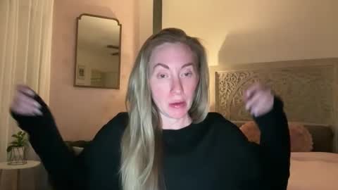 Snapshot of sarahgiroux86 chatting on May 27, 2026, 5:37 am Sarah online show from May 27, 2026, 5:37 am