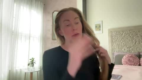 Snapshot of sarahgiroux86 chatting on May 28, 2026, 6:49 pm Sarah online show from May 28, 2026, 6:49 pm