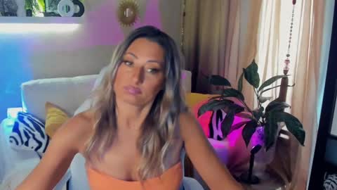 Divine Sarah NONUDE model online show from May 26, 2026, 7:48 am