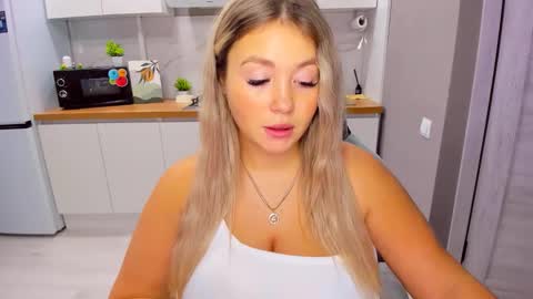 Sarah online show from October 11, 2025, 1:42 pm