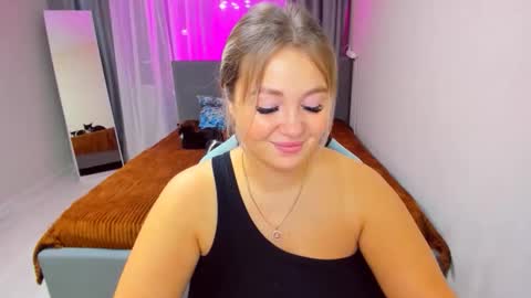 Sarah online show from November 4, 2025, 3:11 pm