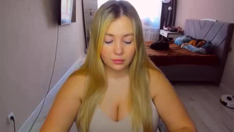 Snapshot of sarahmils chatting on June 2, 2026, 10:50 am Sarah online show from June 2, 2026, 10:50 am