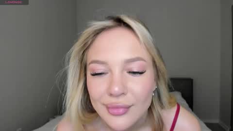 sarahphyllis online show from November 13, 2025, 9:03 pm