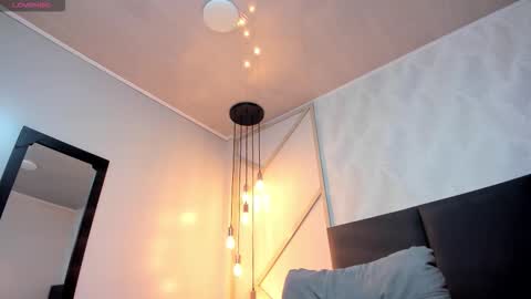 Sarah online show from November 17, 2025, 11:38 am