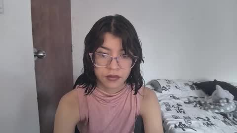 Sarah  online show from September 17, 2025, 12:51 pm