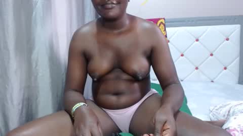 Snapshot of sarahtatts chatting on June 4, 2026, 1:17 pm sarahtatts online show from June 4, 2026, 1:17 pm
