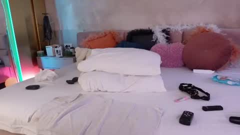 Jenny online show from July 7, 2026, 5:43 am