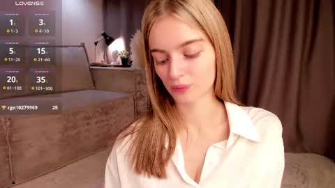 Snapshot of sarakinsly chatting on July 18, 2026, 9:18 pm Rosie online show from July 18, 2026, 9:18 pm