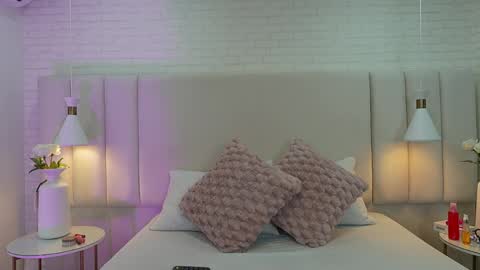 Sara Lugo  online show from May 29, 2026, 8:07 pm