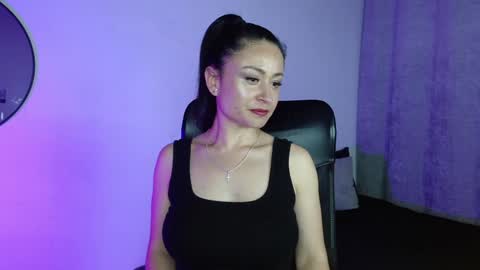 saramilf_69 online show from January 25, 2025, 4:24 pm