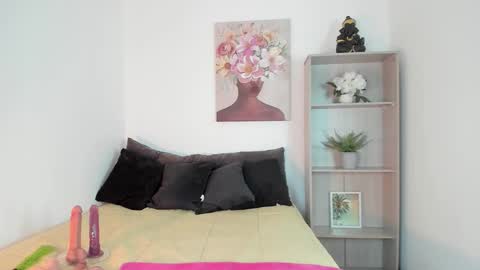 saramilf_69 online show from January 17, 2026, 1:38 pm