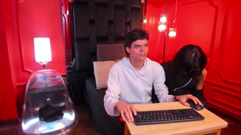 Sara and Edward online show from October 28, 2025, 3:10 am