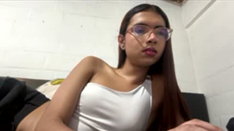 sarasaenz999 online show from February 27, 2026, 9:37 pm