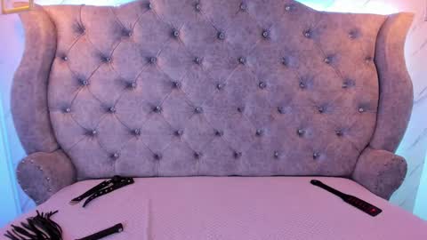 Snapshot of sarasaenz__ chatting on December 27, 2024, 2:33 pm online show from December 27, 2024, 2:33 pm