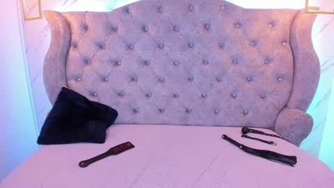 Snapshot of sarasaenz__ chatting on January 3, 2025, 8:54 pm online show from January 3, 2025, 8:54 pm