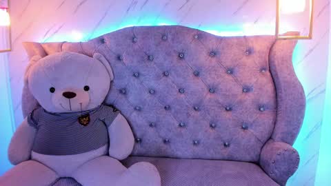 Snapshot of sarasaenz__ chatting on February 7, 2025, 2:04 pm online show from February 7, 2025, 2:04 pm