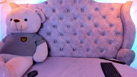 Snapshot of sarasaenz__ chatting on February 12, 2025, 5:48 pm online show from February 12, 2025, 5:48 pm
