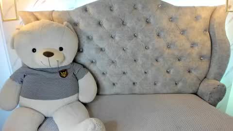 Snapshot of sarasaenz__ chatting on February 14, 2025, 11:42 am online show from February 14, 2025, 11:42 am