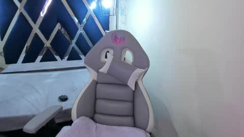 Snapshot of sarasaenz__ chatting on February 18, 2025, 5:31 pm online show from February 18, 2025, 5:31 pm