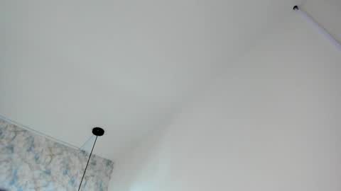 Snapshot of sarasaenz__ chatting on February 23, 2025, 2:14 pm online show from February 23, 2025, 2:14 pm
