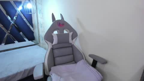 Snapshot of sarasaenz__ chatting on February 27, 2025, 2:00 pm online show from February 27, 2025, 2:00 pm