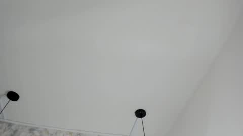 Snapshot of sarasaenz__ chatting on March 4, 2025, 11:40 am online show from March 4, 2025, 11:40 am