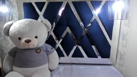 Snapshot of sarasaenz__ chatting on March 5, 2025, 2:12 pm online show from March 5, 2025, 2:12 pm