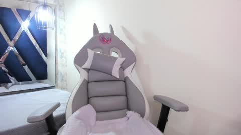 Snapshot of sarasaenz__ chatting on March 7, 2025, 2:45 pm online show from March 7, 2025, 2:45 pm