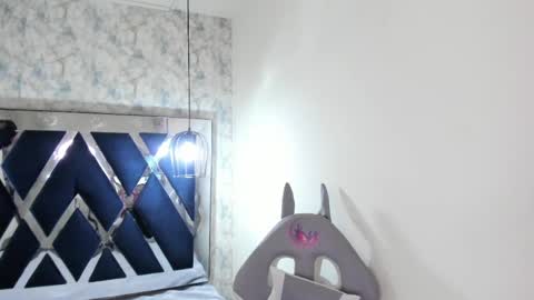 Snapshot of sarasaenz__ chatting on March 7, 2025, 5:49 pm online show from March 7, 2025, 5:49 pm