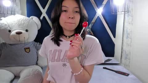 Snapshot of sarasaenz__ chatting on March 11, 2025, 2:40 pm online show from March 11, 2025, 2:40 pm