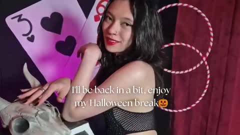 Snapshot of sarasaenz__ chatting on October 16, 2025, 11:22 am online show from October 16, 2025, 11:22 am